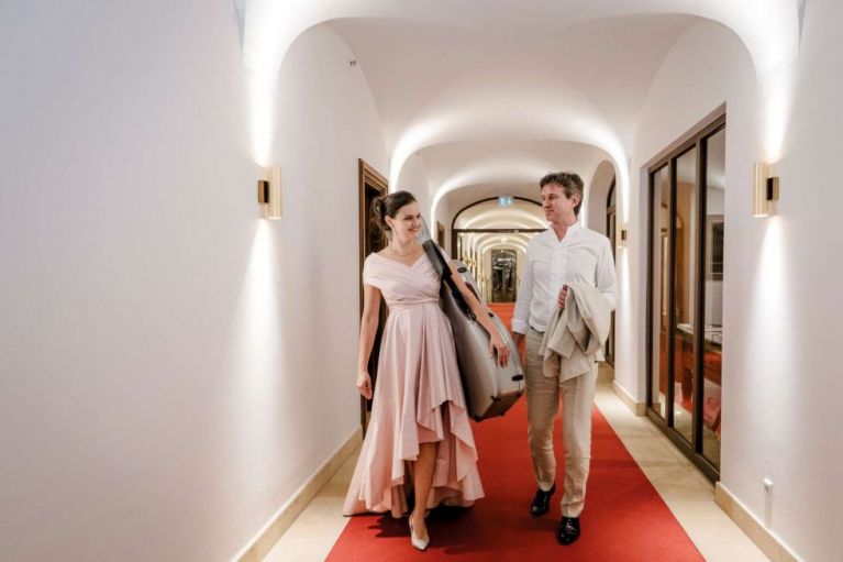 RAPHAELA GROMES, VIOLONCELLO UND JULIAN RIEM, KLAVIER